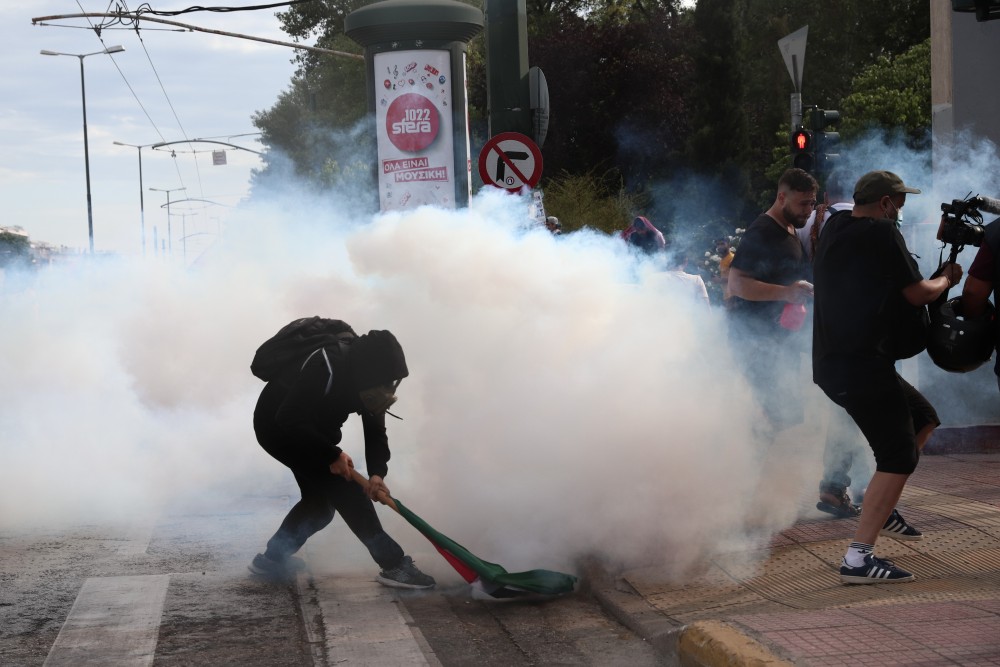 Μολότοφ στο όνομα της ειρήνης