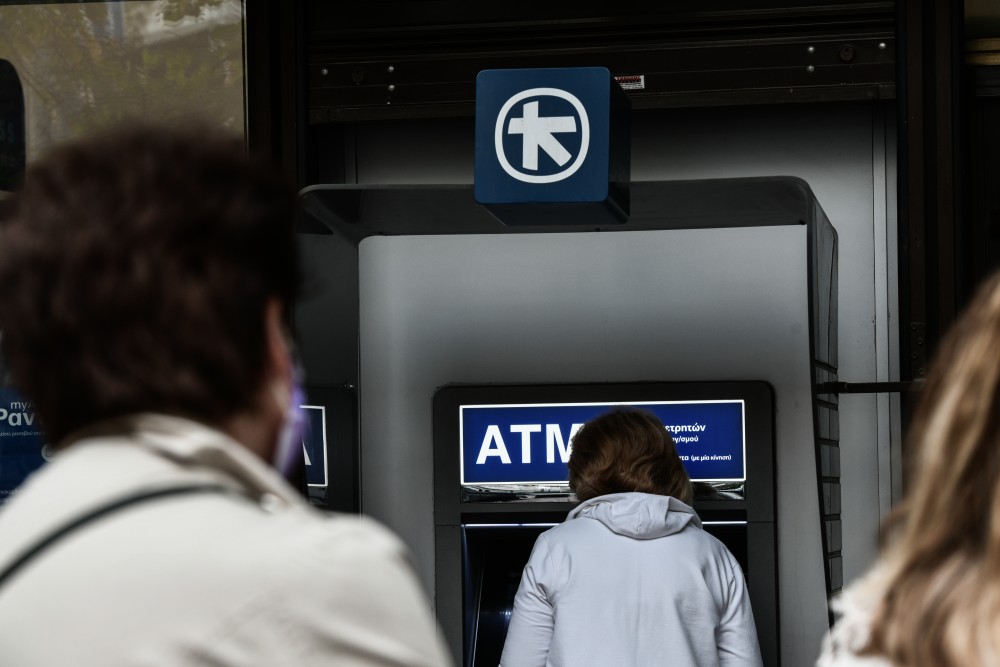 Τι ώρα πληρώνονται τα επιδόματα ΟΠΕΚΑ σήμερα