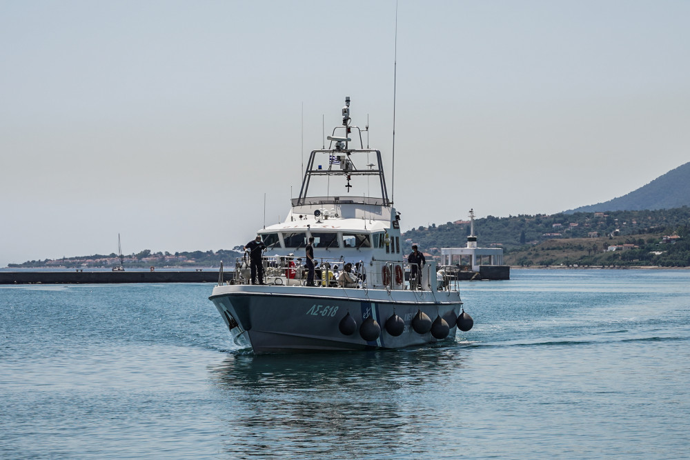 Κρήτη: μεταφέρθηκαν στο λιμάνι 39 μετανάστες από λέμβο νότια του Ηρακλείου