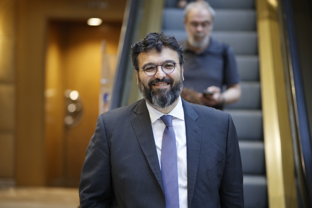 Συνέδριο ΣΥΡΙΖΑ: Ο Βασιλειάδης λέει ότι το κόμμα βρίσκεται στον βάλτο της γελοιοποίησης