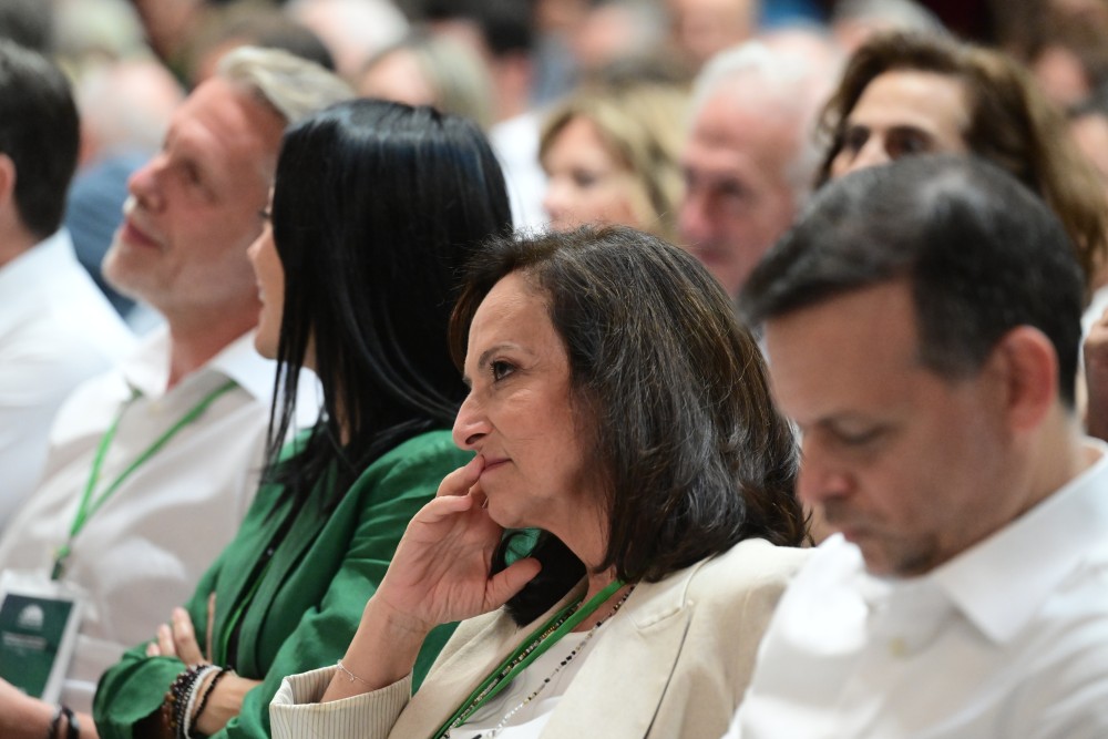 Η «τρόικα» πριονίζει ξανά την καρέκλα του Ανδρουλάκη