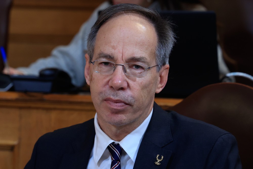 Μαυρωτάς: Νέες νομοθετικές ρυθμίσεις για τη ρητορική μίσους στα γήπεδα