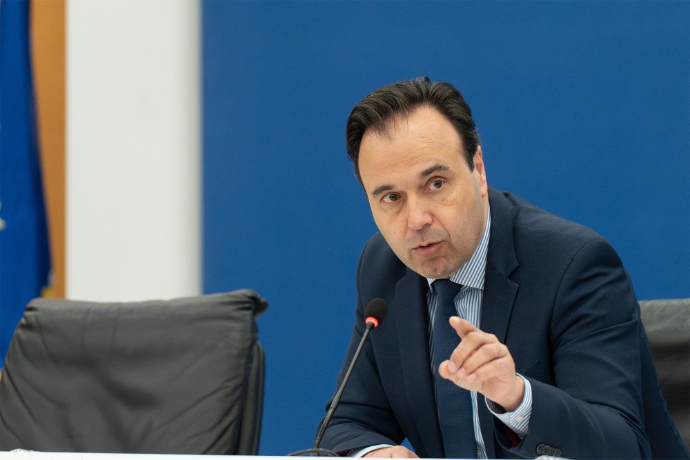 Παπαστεργίου: «Αναγκαία η θέσπιση ψηφιακής ηλικίας ενηλικίωσης και ασφαλών, μη εθιστικών πλατφορμών»