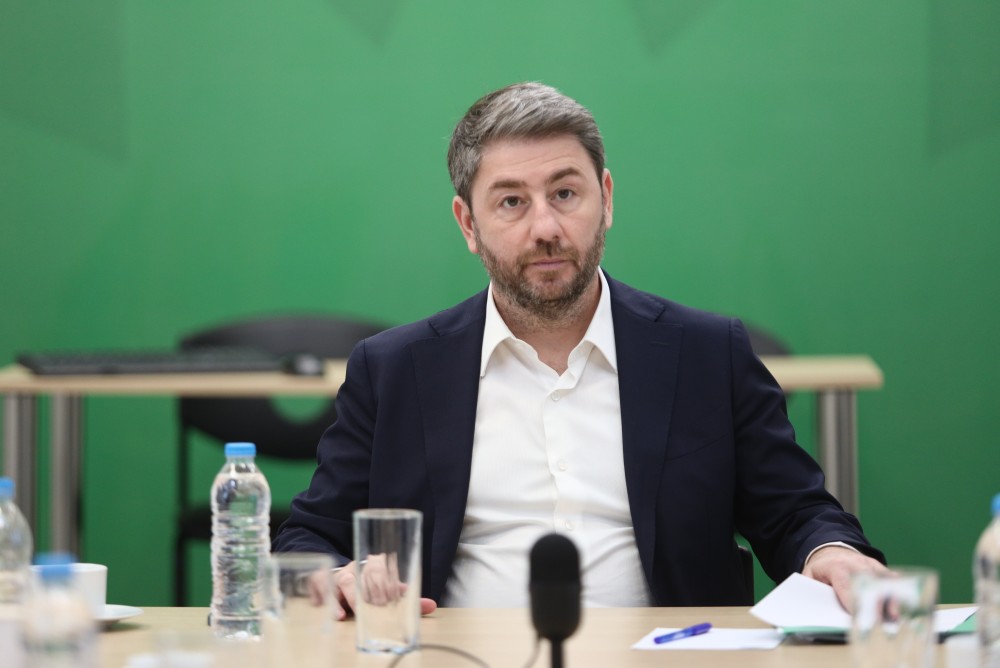 Αθλιότητες Ανδρουλάκη: τοξικός και αμετανόητος με ύβρεις κατά του πρωθυπουργού