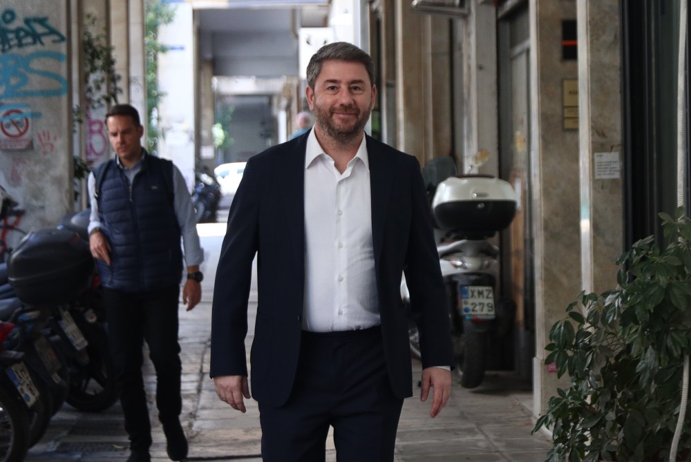 Ανδρουλάκης: Μεγαλοστομίες, αντιφάσεις και σκιές σε μια επίθεση χωρίς ουσία