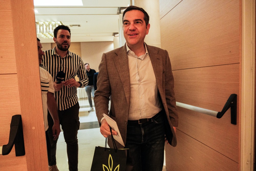 Διπλωματικά επικίνδυνος: ο Τσίπρας ξανά σε ρόλο «κατήγορου» με στόχο το Ισραήλ