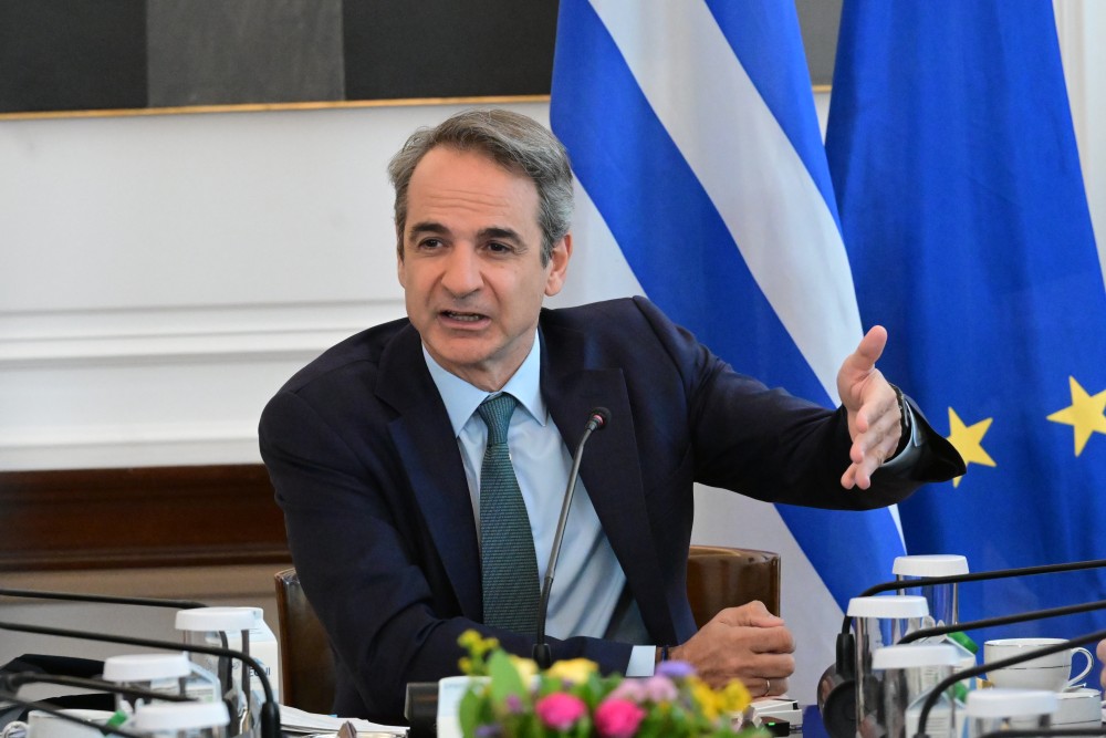 Οι πολίτες δείχνουν τον δρόμο: θετικοί στις παρεμβάσεις Μητσοτάκη, τις μεταρρυθμίσεις και τις τομές
