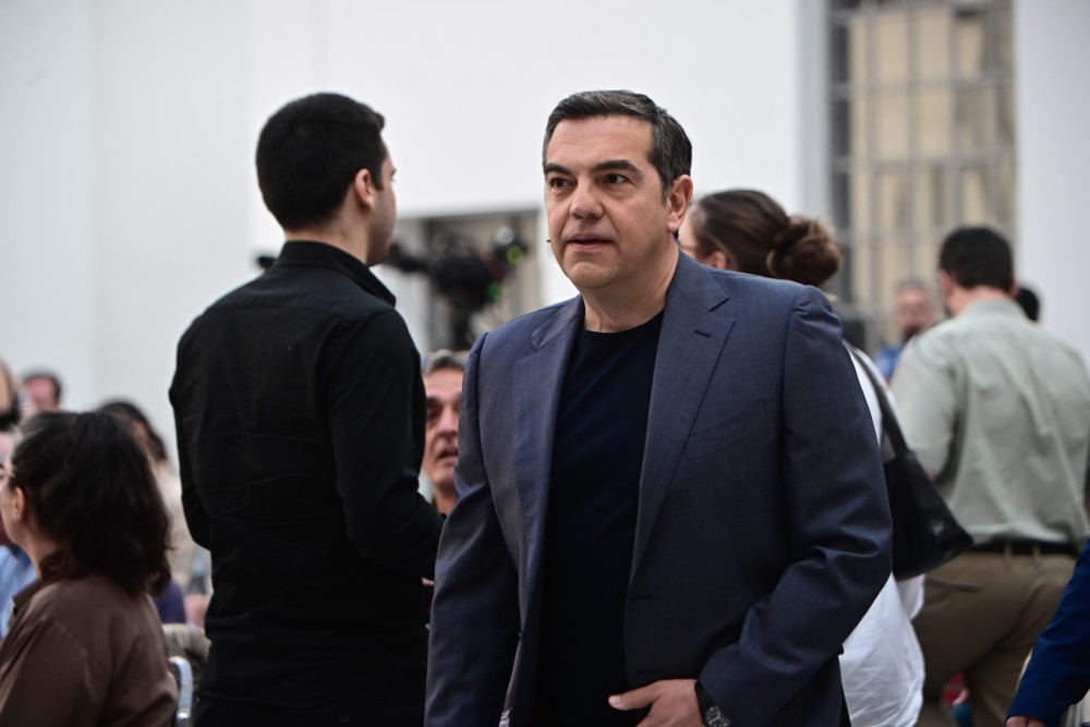 Ο Τσίπρας, το νέο κόμμα και μια… υπογραφή