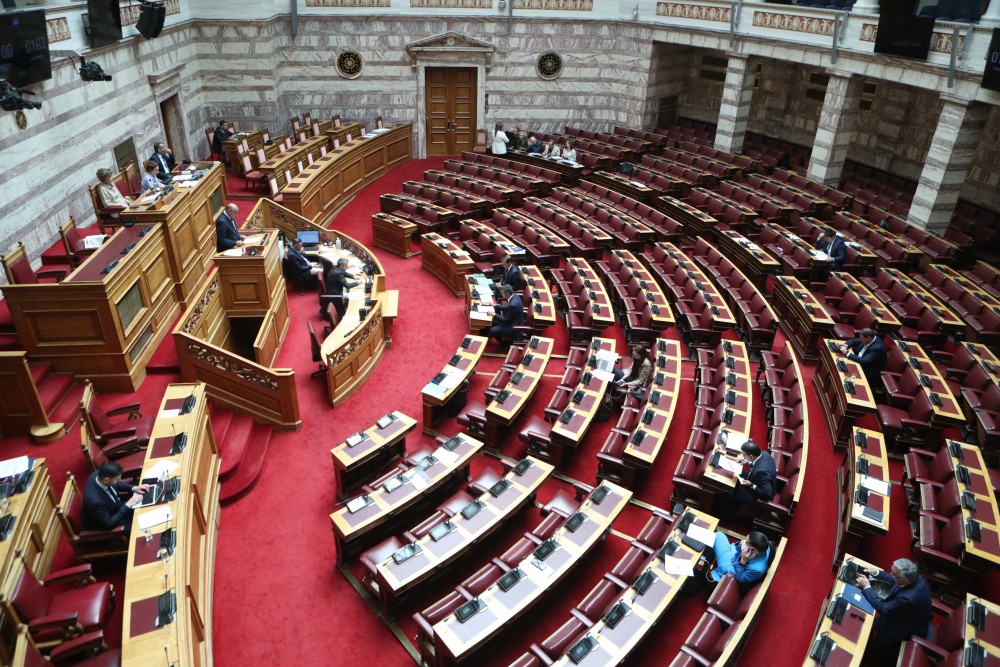 Προανακριτική: προετοιμασίες για την πρωτόγνωρη ψηφοφορία στη Βουλή με τις 14 κάλπες