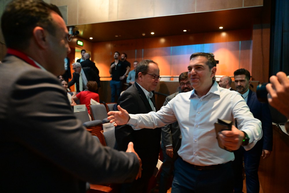 Ο Τσίπρας και η μεγάλη «επανεκκίνηση» του ΣΥΡΙΖΑ - Πάλι το ίδιο έργο, διαφορετικό σκηνικό;