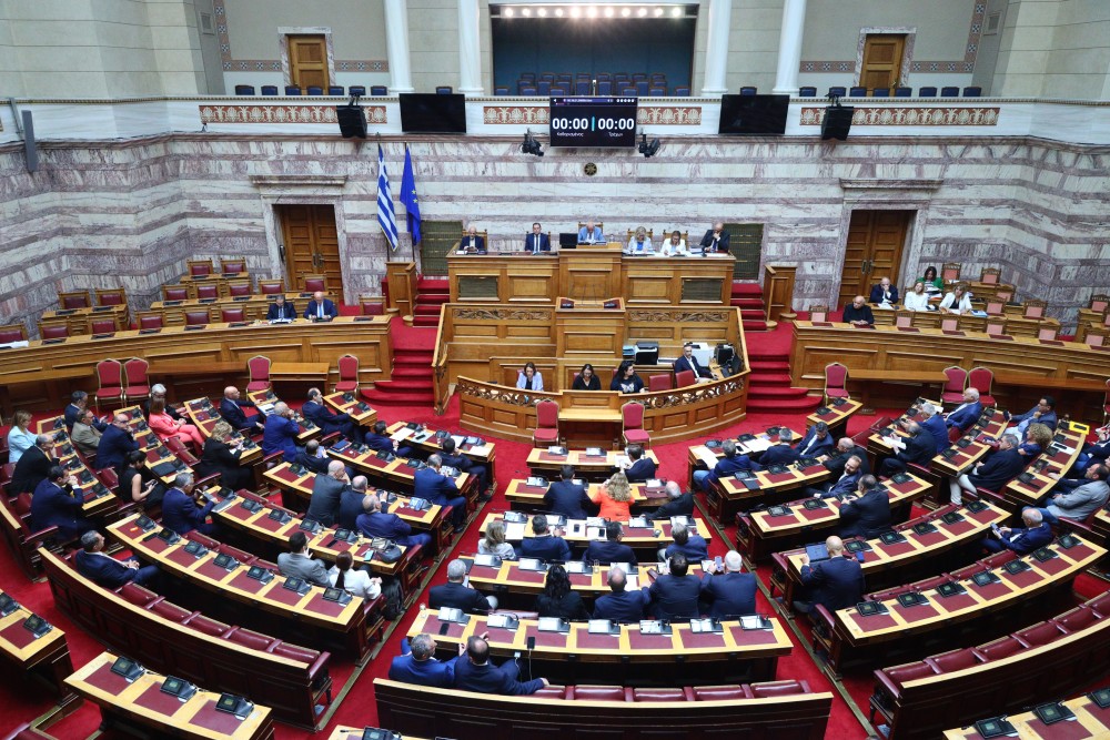 Βουλή: «θύματα» της εργαλειοποίησης των Τεμπών και οι κοινοβουλευτικές διαδικασίες