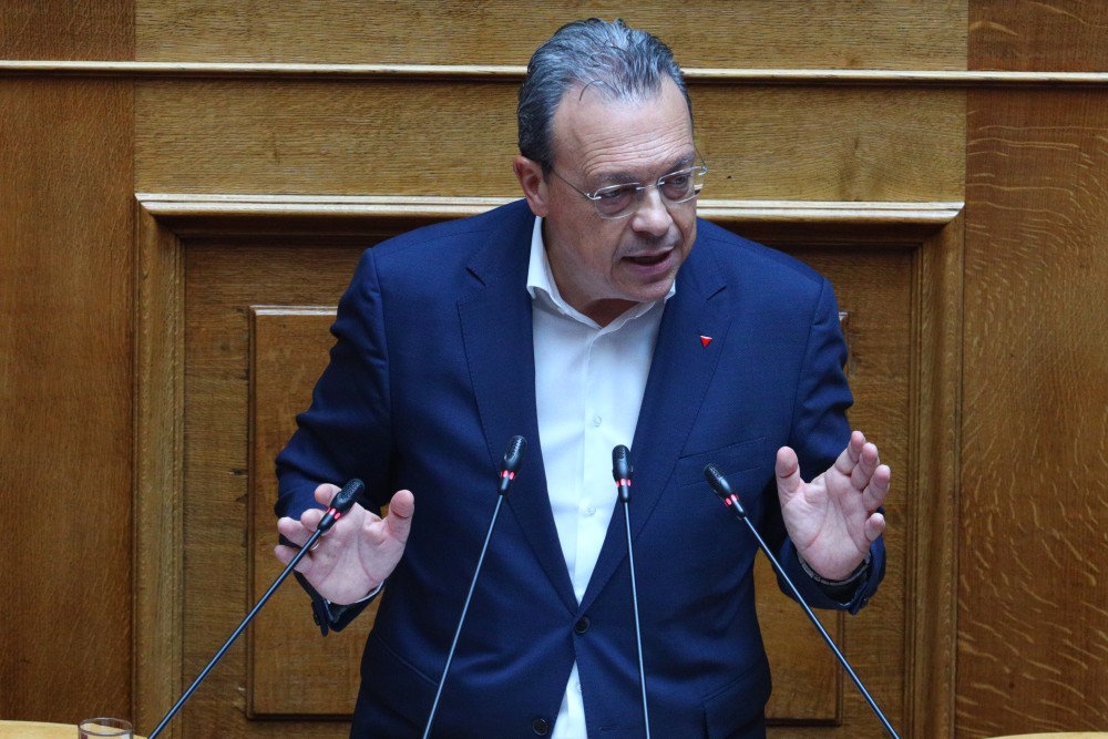 Βουλή-Φάμελλος: λαβωμένος εσωκομματικά, αποπειράθηκε αντεπίθεση για τα Τέμπη