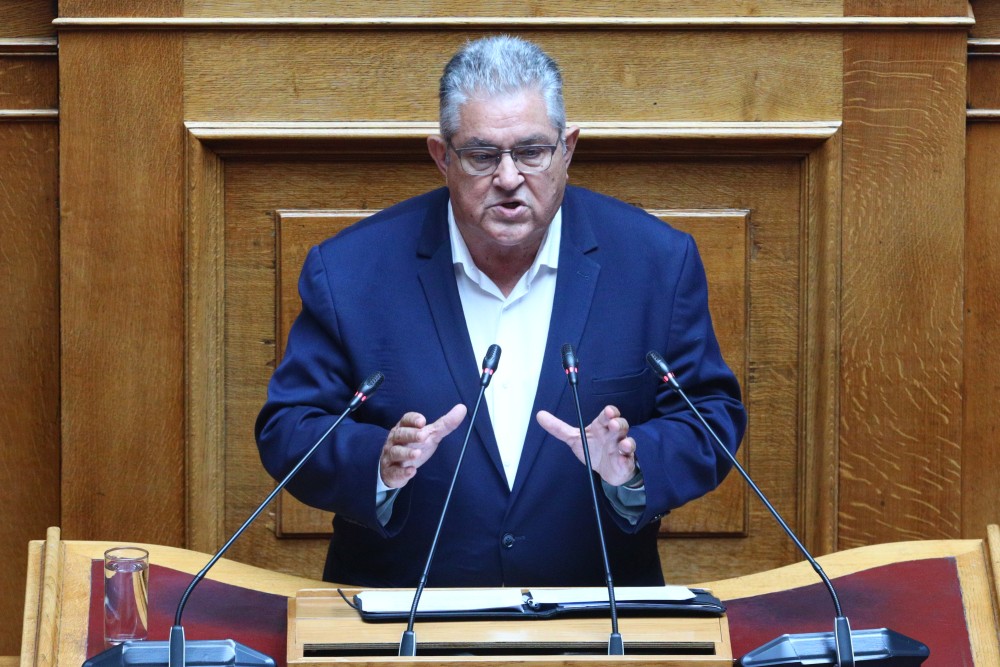 Βουλή-Κουτσούμπας: Από τα Τέμπη στο Ιράν μισό τσιγάρο δρόμος&#33;
