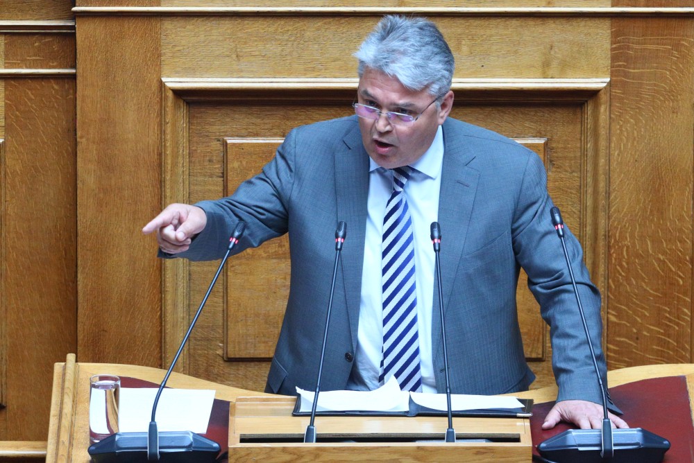 Βουλή-Το... μπλέντερ του Νατσιού: Θεοδωράκης, διδασκαλία και απεροντολογία