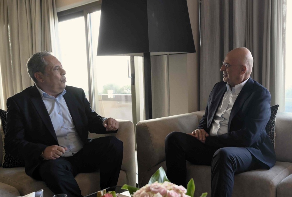 Δένδιας: Ενισχύουμε την αμυντική συνεργασία Ελλάδας - Κύπρου