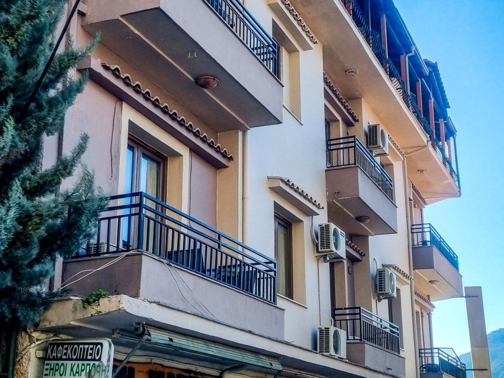 «Θρίλερ» στο κέντρο της Θεσσαλονίκης: νεκρός 26χρονος σε διαμέρισμα AirBnB