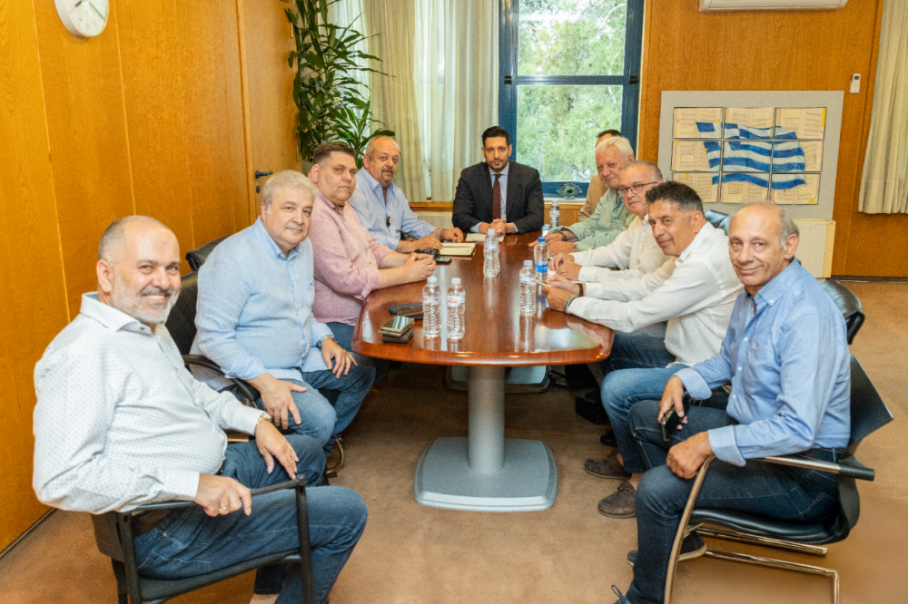 Με εκπροσώπους της Ομοσπονδίας Ταξί Ελλάδος συναντήθηκε ο  Κυρανάκης