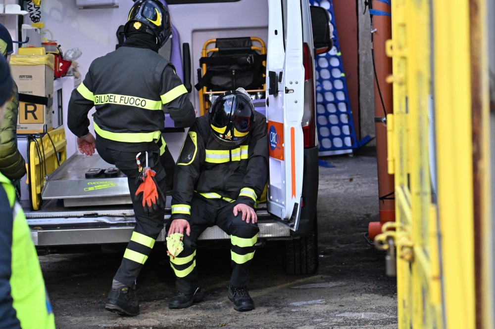 Μεγάλη φωτιά σε ιταλικό πανεπιστήμιο - Κατέρρευσε ο 2ος όροφος - Συγκλονιστικά βίντεο