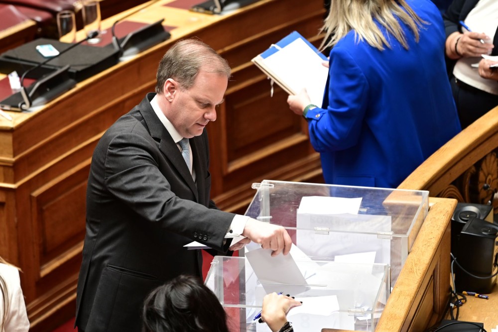 Βουλή: με 154 ψήφους ηττήθηκε «η συμμαχία των απελπισμένων του ξυλολίου»