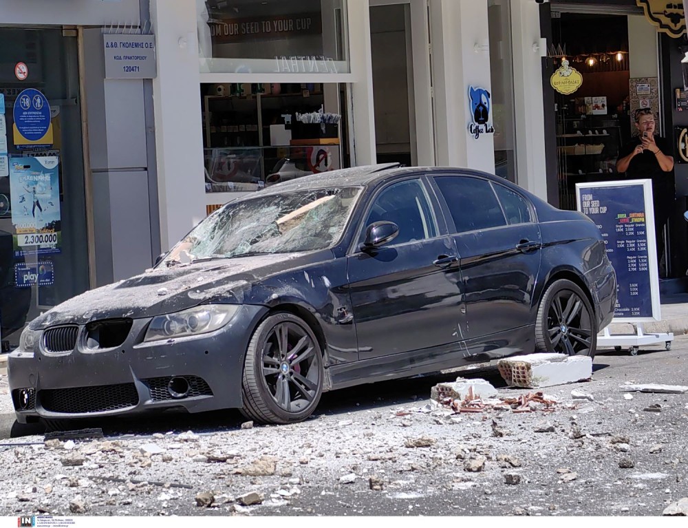 Ηράκλειο: κατέρρευσε τμήμα από ταράτσα στη Νέα Αλικαρνασσό - Ζημιές σε ΙΧ