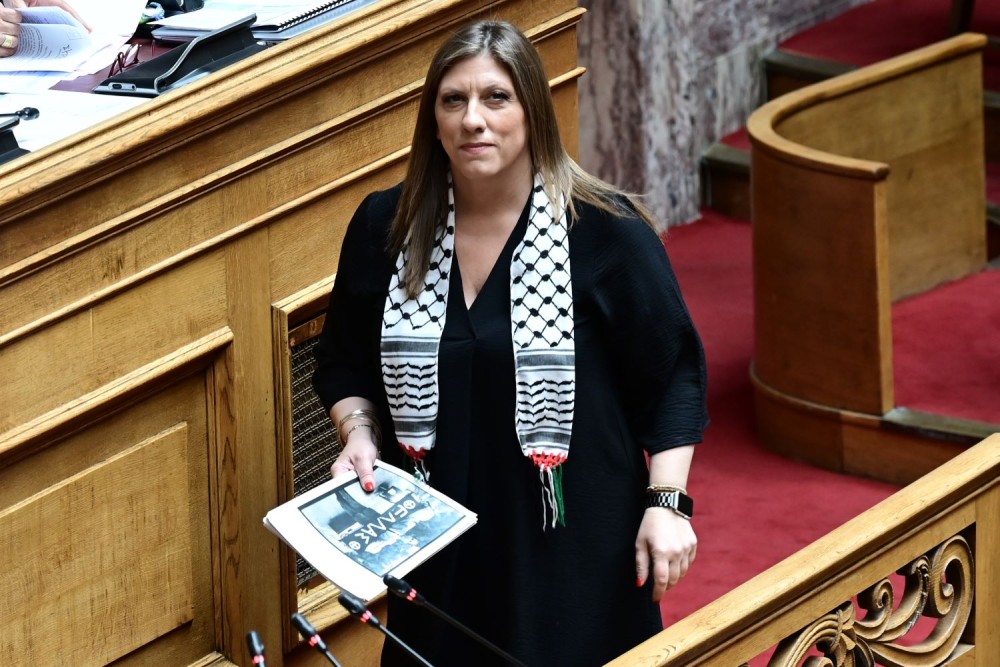 Η Ζωή, η μαντίλα και οι ρητορικές πεζοδρομίου