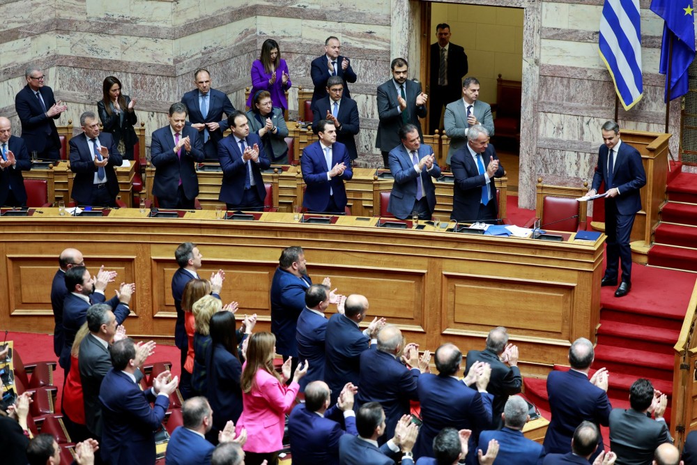 Πλειοψηφία με καθαρούς αριθμούς: 155