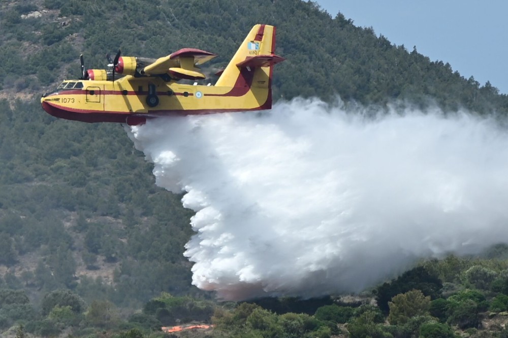 Φωτιά στην Ύδρα - Καίγεται έκταση κοντά σε μοναστήρι