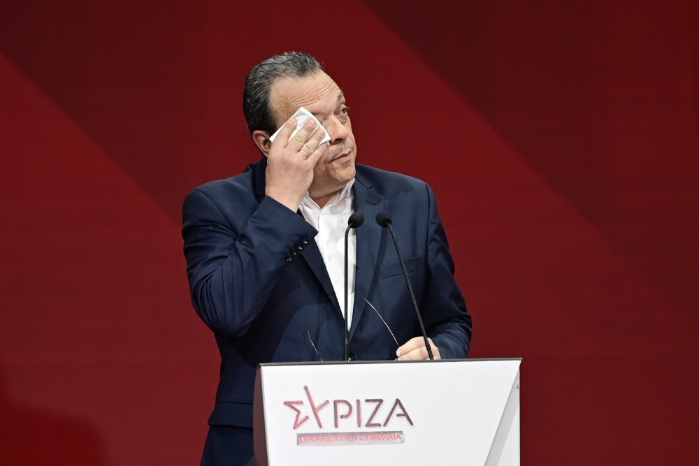 Υπό διάλυση ο ΣΥΡΙΖΑ: τα «καρφιά» Φάμελλου και η… απάθεια Τσίπρα
