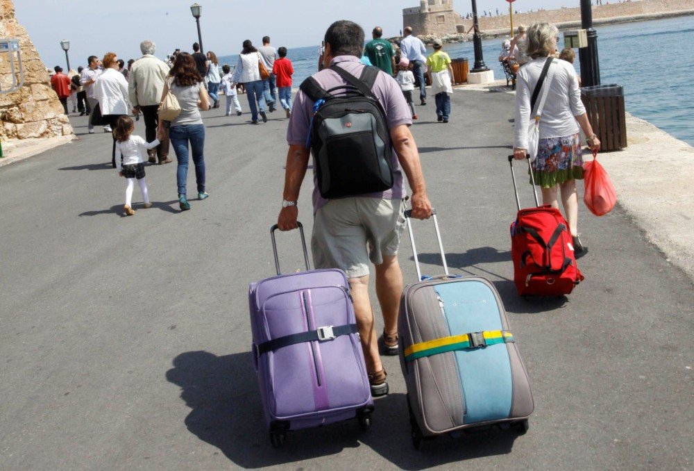 Χανιά: Ιδιοκτήτης εκδίωξε εκπαιδευτικό από το σπίτι πριν τη λήξη του μισθωτηρίου - Θα μείνει σε κάμπινγκ