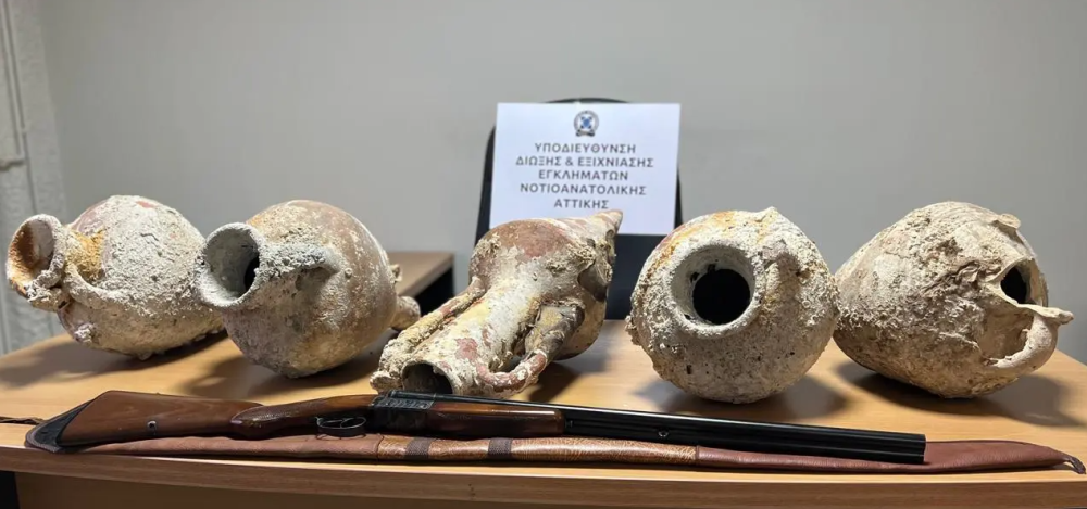 Πέντε ενάλιοι αμφορείς μεγάλης αξίας εντοπίστηκαν εντός οχήματος 53χρονου (video)