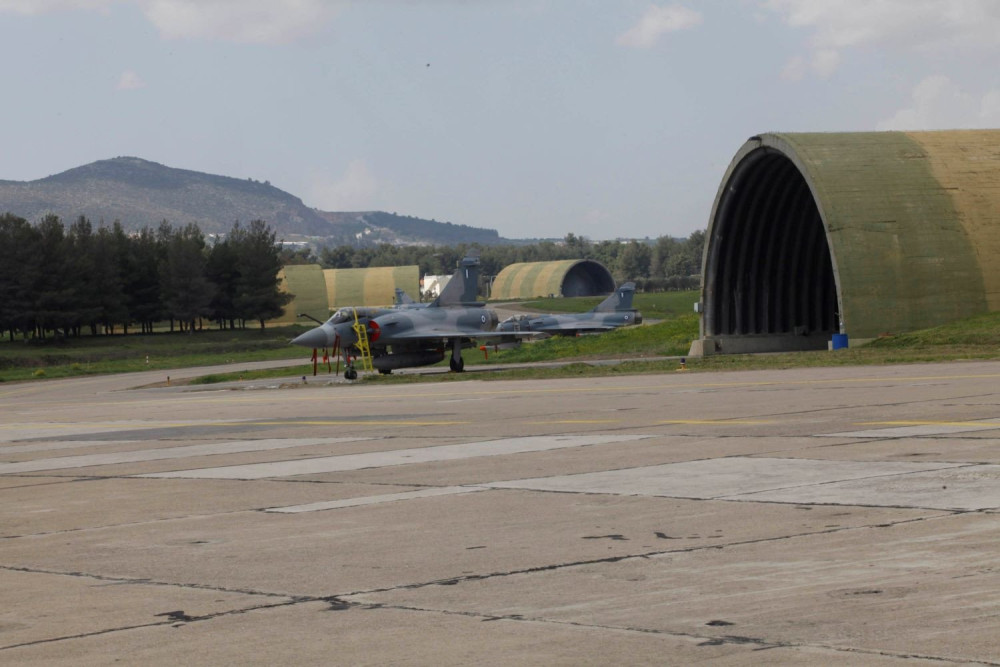 Συνελήφθησαν 4 Κινέζοι στην Τανάγρα - Φωτογράφιζαν Rafale και ΕΑΒ