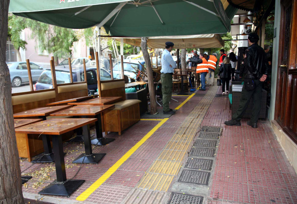 Ελεγκτικό Συνέδριο: τραπεζάκια έξω, αλλά παράνομα