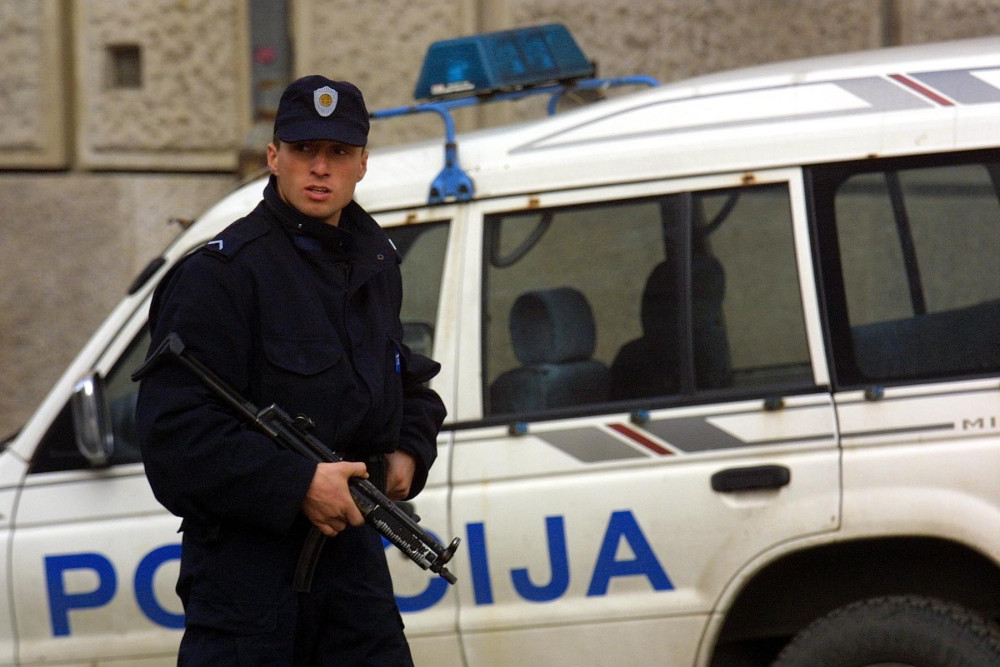 Σοβαρά επεισόδια στο Βελιγράδι: 48 αστυνομικοί τραυματίες και 77 συλλήψεις (video)