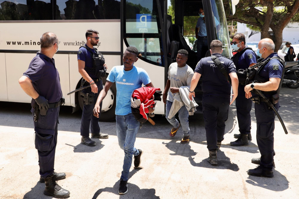 Ώρα αποφάσεων στο μεταναστευτικό μετά το νταηλίκι Χάφταρ