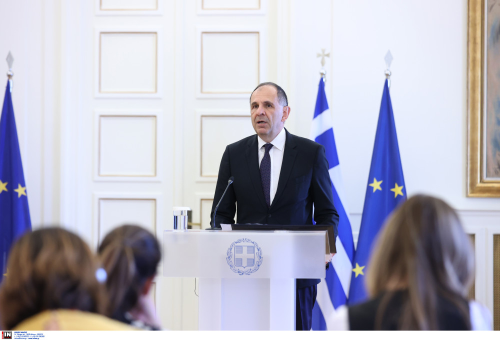 Τηλεφωνική επικοινωνία Γεραπετρίτη – Αραγτσί με φόντο τις εξελίξεις στη Μέση Ανατολή