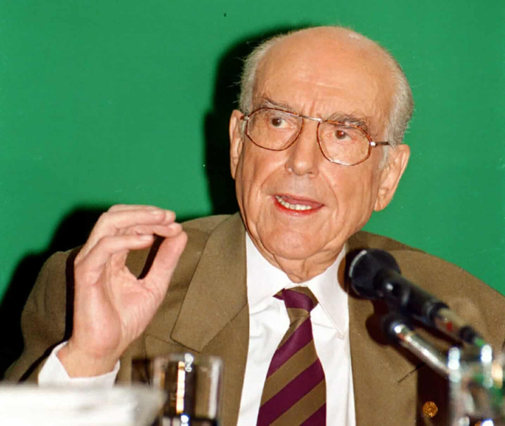 Σαν σήμερα το 1996 ο Ανδρέας Παπανδρέου αφήνει πίσω του την Ιστορία και μια Ελλάδα σε σταυροδρόμι