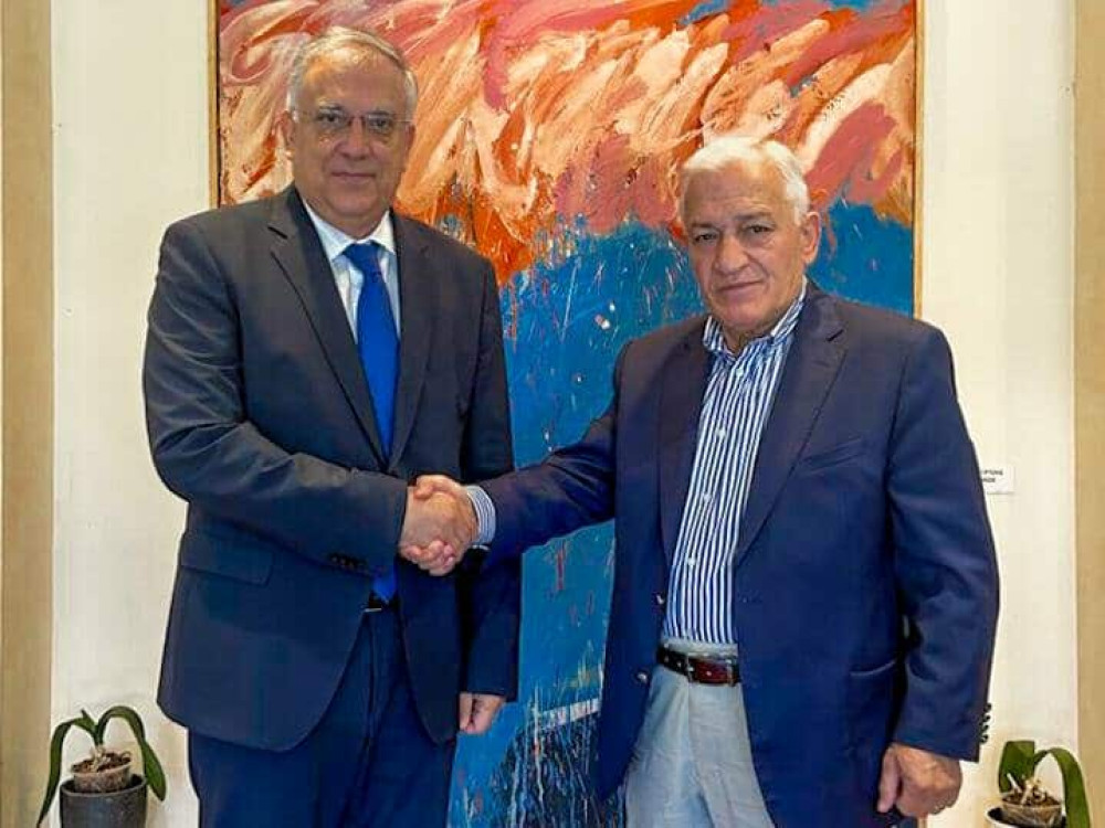 Θεοδωρικάκος: Συνάντηση με τον πρόεδρο της ΚΕΔΕ για τη βελτίωση των λαϊκών αγορών
