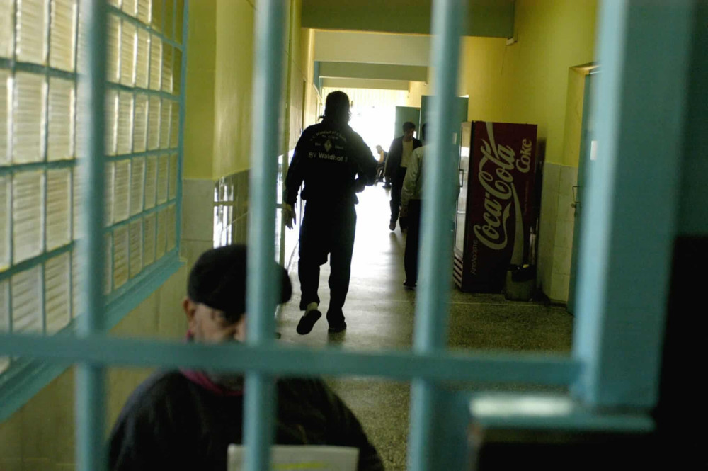 Σαν σήμερα αυτοκτόνησε ο ληστής με τις γλαδιόλες Θόδωρος Βενάρδος
