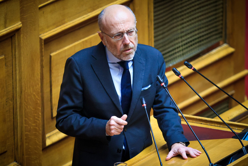 Βαρτζόπουλος: Αδίκημα η διάθεση αλκοόλ και καπνού στους ανήλικους – Ψηφίζεται σήμερα το νομοσχέδιο