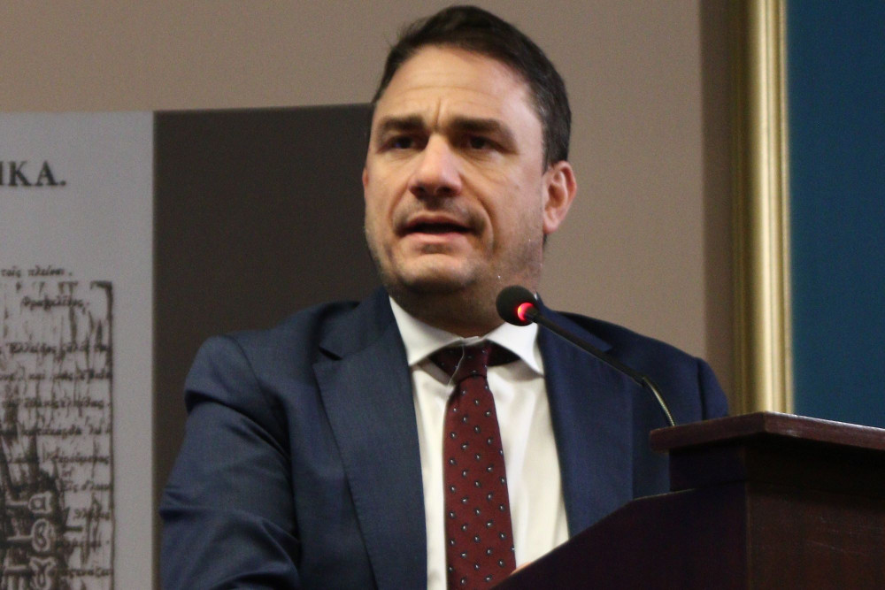 Αμετανόητος ο Τσουκαλάς: «Γαλάζιο» σκάνδαλο ο ΟΠΕΚΕΠΕ