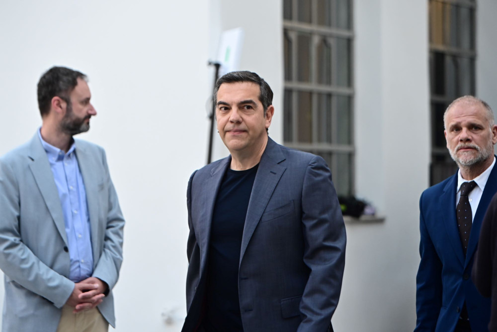 Ο Τσίπρας αφήνει τις φήμες να «τελειώσουν» οριστικά τον ΣΥΡΙΖΑ