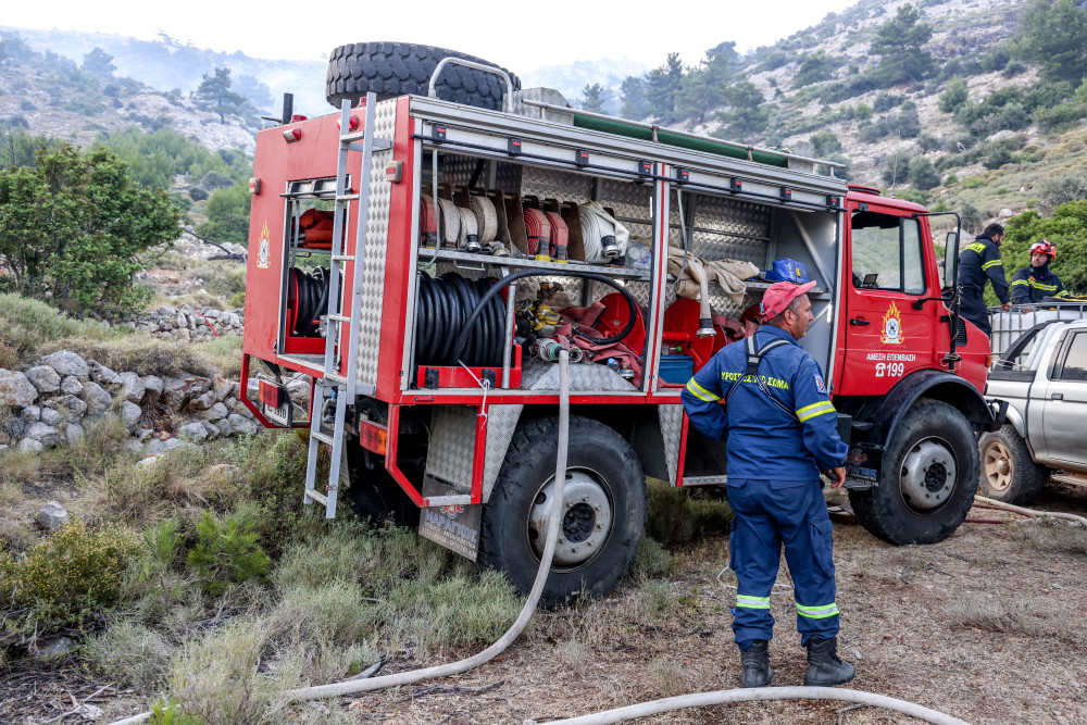 Συναγερμός στη Χίο - Μεγάλη αναζωπύρωση στο βουνό Προβατά