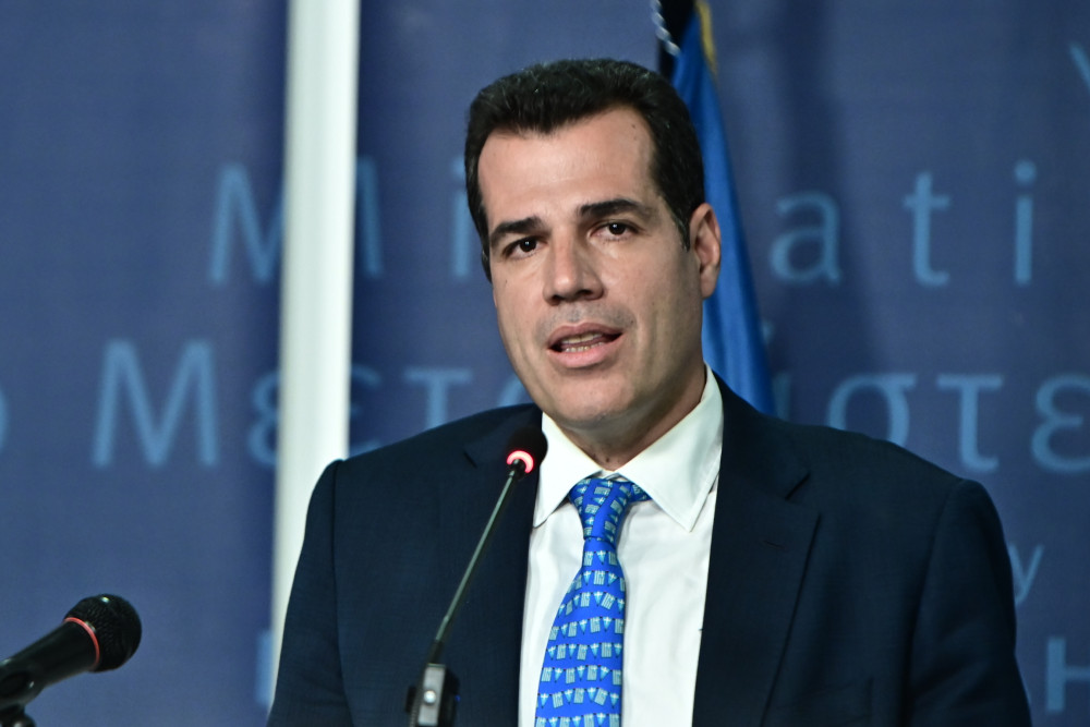 Πλεύρης: Αυστηρό πλαίσιο για την παράνομη μετανάστευση