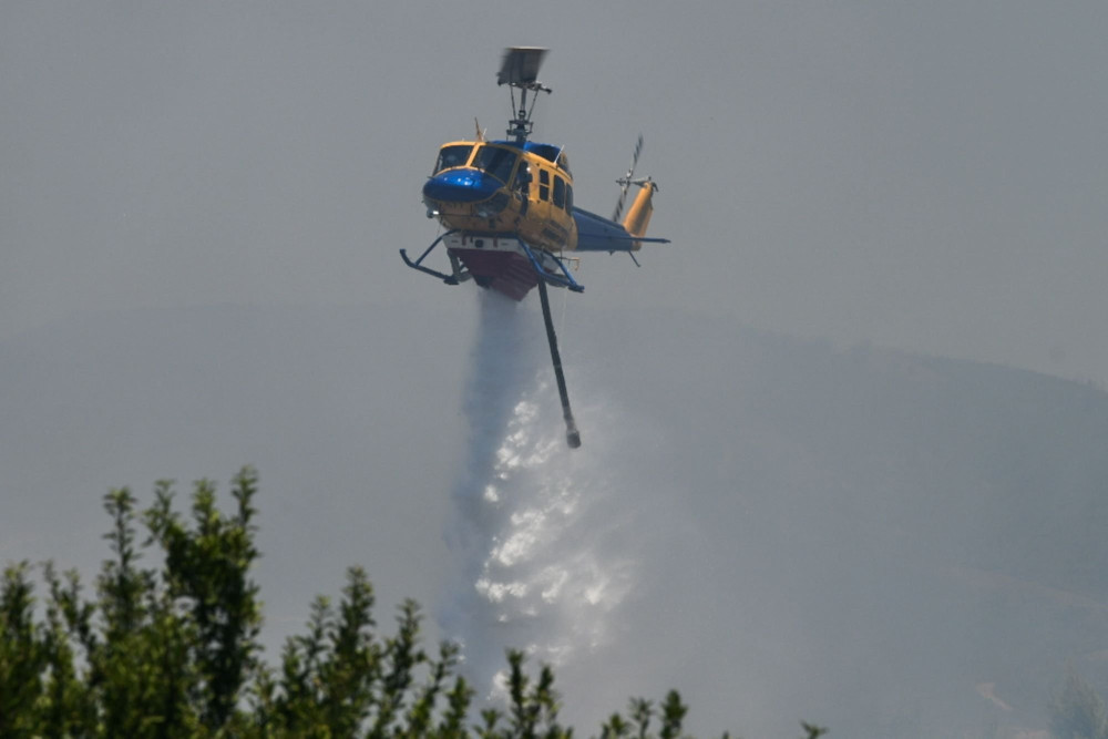 Σε δύο μέτωπα η φωτιά στη Θάσο - Κλειστοί δρόμοι και διακοπές ρεύματος