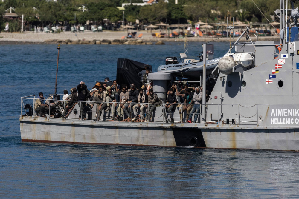 Μεταναστευτικό: Σε εφαρμογή το σχέδιο αποσυμφόρησης - Συλλήψεις διακινητών, συνεχείς μεταφορές στην ενδοχώρα