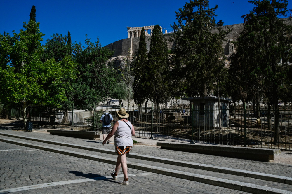 Ανυπόφορος καύσωνας και στην Ακρόπολη – Κλείνει για λόγους ασφαλείας