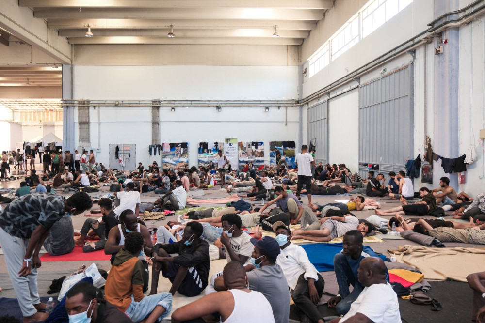 Μεταναστευτικό: σκληρή, αλλά δίκαιη πολιτική