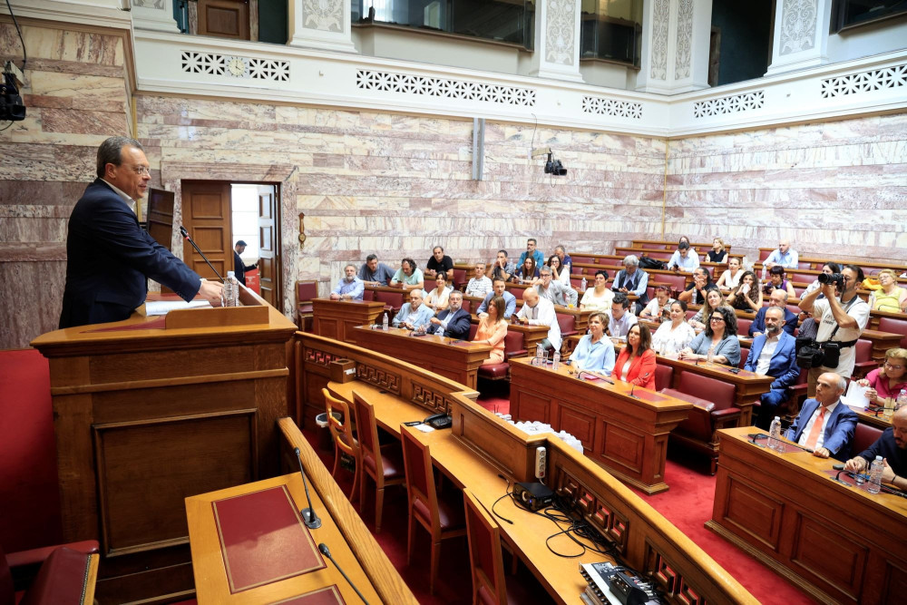 Αγωνιά ο ΣΥΡΙΖΑ στην αίθουσα αναμονής για τη γέννηση του κόμματος Τσίπρα