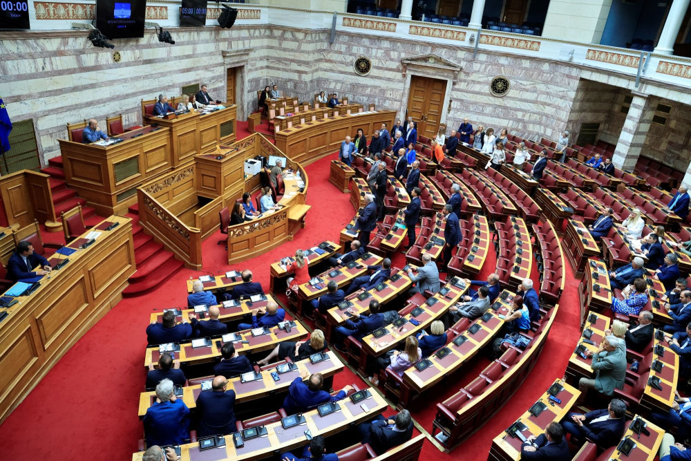 Ηθικά υπεράνω, πρακτικά άφαντοι