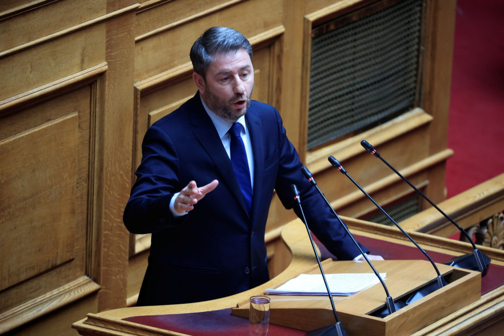 Πολιτική σπέκουλα και ειρωνείες: ο Ανδρουλάκης αναζητεί ρόλο με κραυγές και καφενειακές εκφράσεις